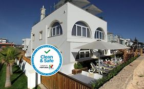 Golden Beach Guest House & Rooftop Bar